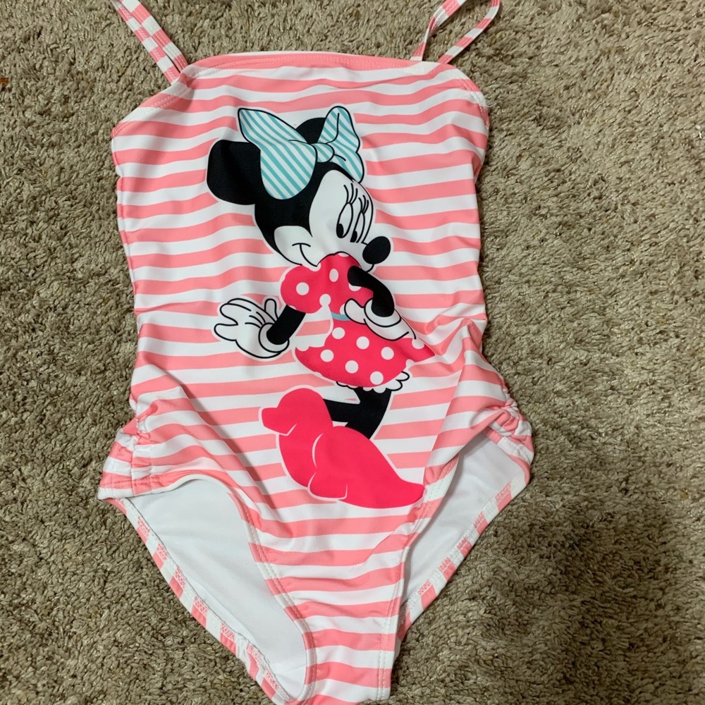Minnie Mouse swim